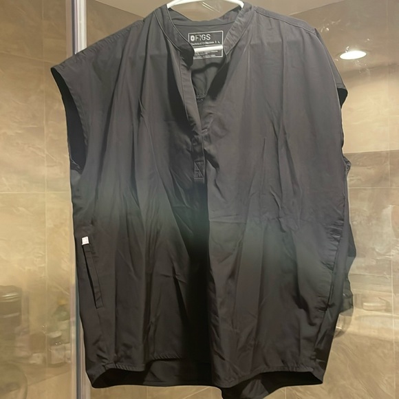 Figs scrub top. Large Black Scuba material - Picture 1 of 3
